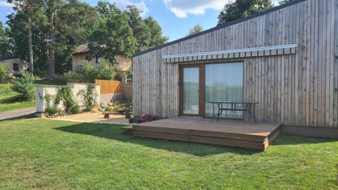 Property building, Facade/entrance, Balcony/Terrace, Area and facilities