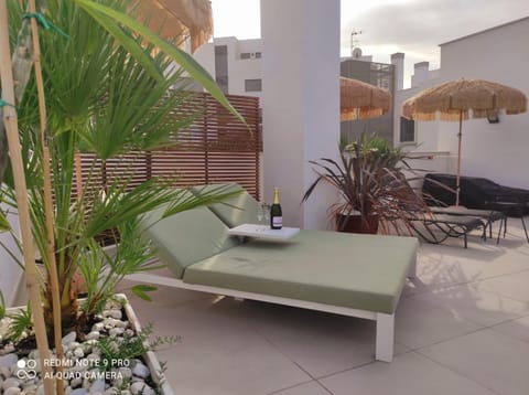 Balcony/Terrace, Entertainment, sunbed