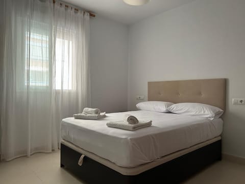 Garden Teatinos, apartamento con piscina, aparcamiento y AC Apartment in Malaga