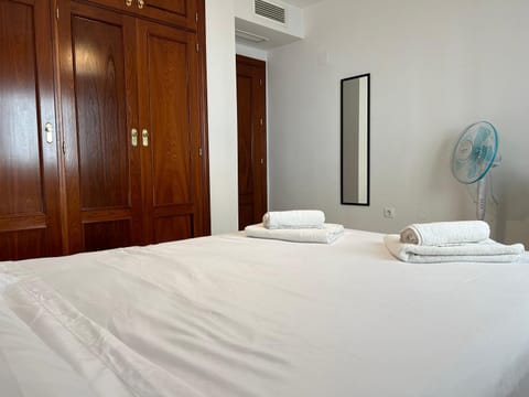 Garden Teatinos, apartamento con piscina, aparcamiento y AC Apartment in Malaga