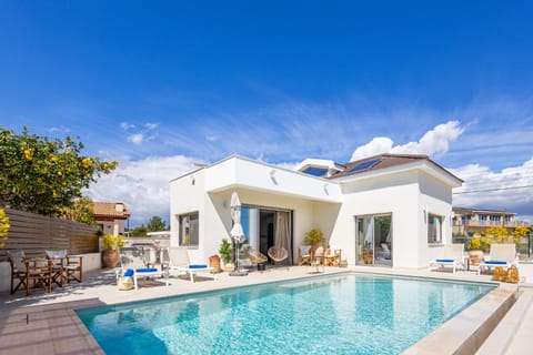 Property building, Pool view