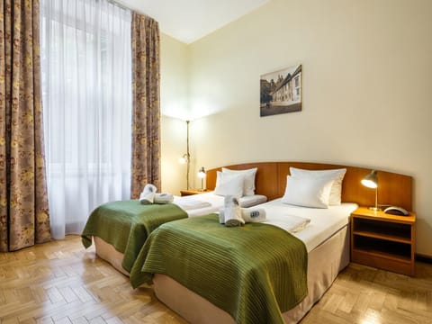Bedroom, towels