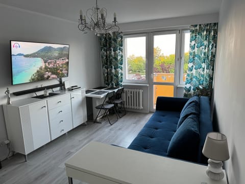 Communal lounge/ TV room, TV and multimedia, Living room, Seating area, Evening entertainment