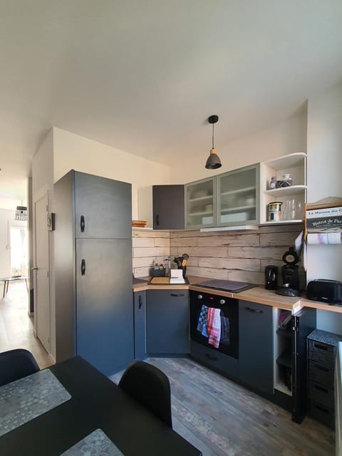Kitchen or kitchenette, minibar, pet friendly, stove, toaster