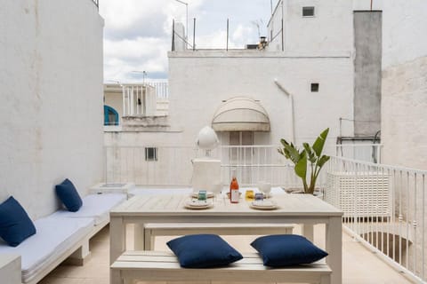 Balcony/Terrace, sunbed