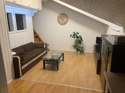 Communal lounge/ TV room, TV and multimedia, Living room, Seating area