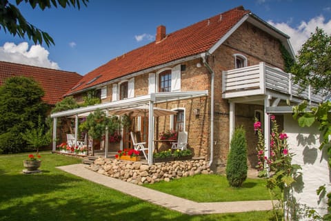 Property building, Garden, Balcony/Terrace