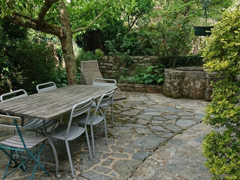 Maison de charme avec jardin clos, à 50m des commerces et proche plage, pour 8 personnes - FR-1-639-54 House in Arzon