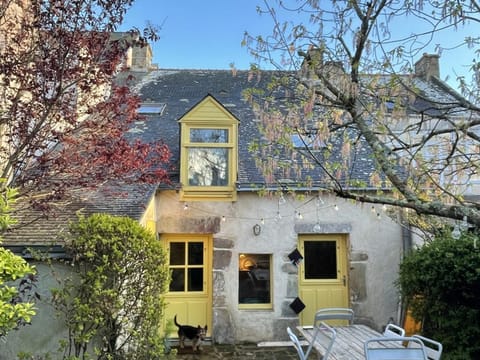 Maison de charme avec jardin clos, à 50m des commerces et proche plage, pour 8 personnes - FR-1-639-54 House in Arzon