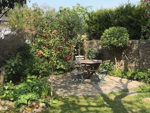 Maison de charme avec jardin clos, à 50m des commerces et proche plage, pour 8 personnes - FR-1-639-54 House in Arzon