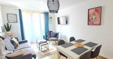 Living room, Dining area