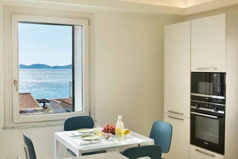 Dining area, Sea view, air conditioner