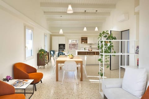 Living room, Photo of the whole room