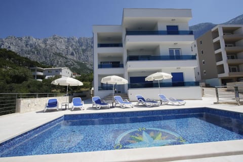 Property building, Mountain view, Swimming pool, Swimming pool