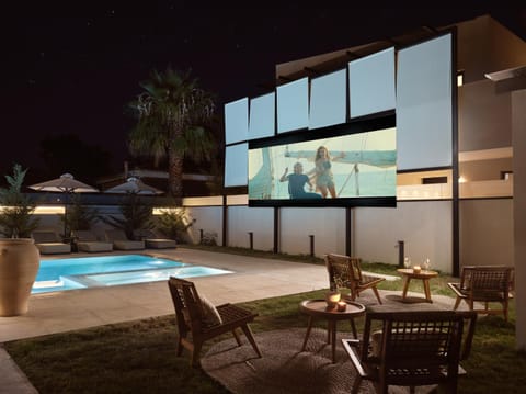 Patio, Night, Natural landscape, TV and multimedia, Swimming pool, sunbed