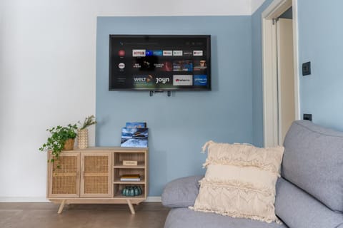 Casa al Lago di TSS' - Ampio Giardino Fronte al Lago - Perfetto per Famiglie e Gruppi a Calceranica al Lago Apartment in Trentino-South Tyrol