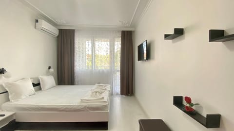 Bed, TV and multimedia, Bedroom, air conditioner