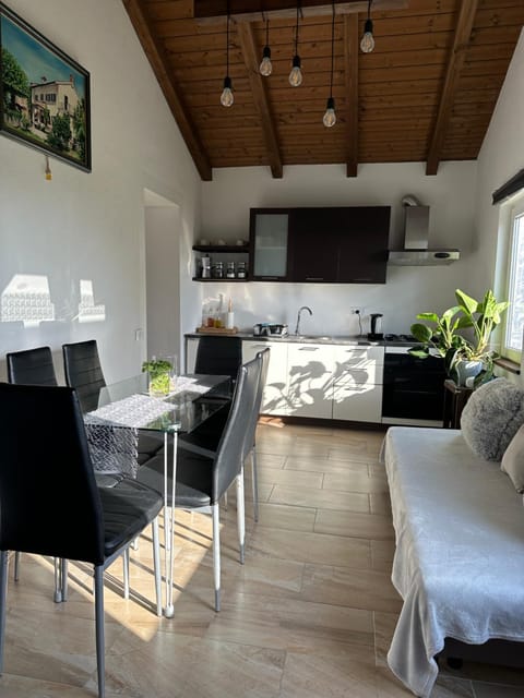 TV and multimedia, Kitchen or kitchenette, Dining area