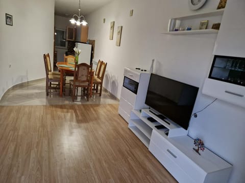 TV and multimedia, Kitchen or kitchenette, Dining area