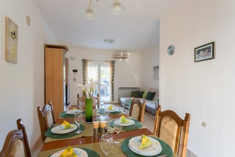 Food and drinks, Dining area