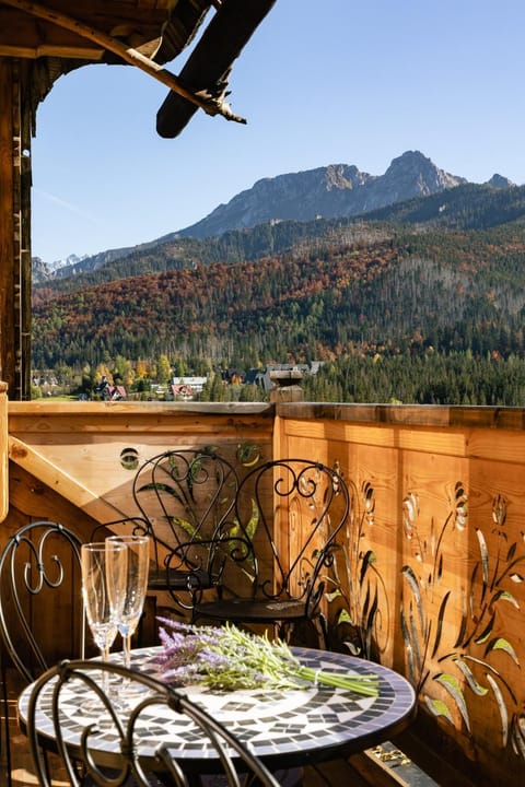 Balcony/Terrace, Mountain view