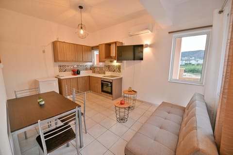 Kitchen or kitchenette, Seating area