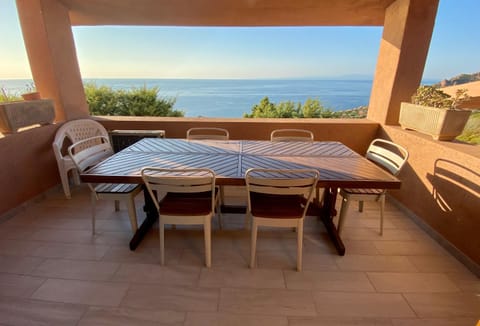 Patio, Dining area