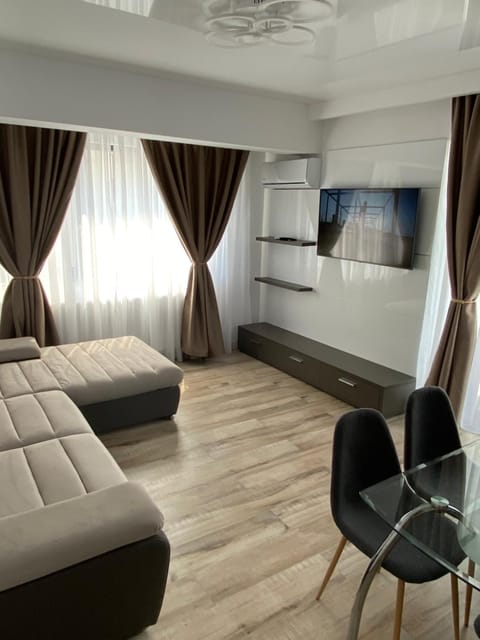 Bed, TV and multimedia, Living room, Seating area