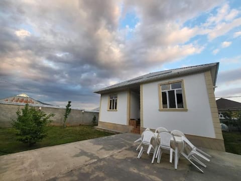 Property building, Day, Natural landscape, Garden, Dining area, Mountain view