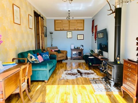 Communal lounge/ TV room, Living room, Seating area