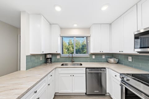 Needle Rush Point Unit E11 House in Ono Island