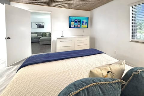 Golf and Tennis Community - Peaceful Pond Paradise - Pet friendly House in Wesley Chapel