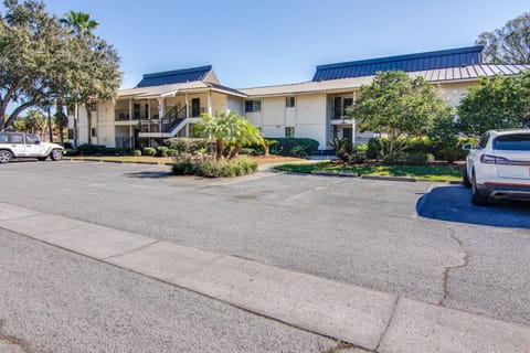 Golf and Tennis Community - Peaceful Pond Paradise - Pet friendly House in Wesley Chapel