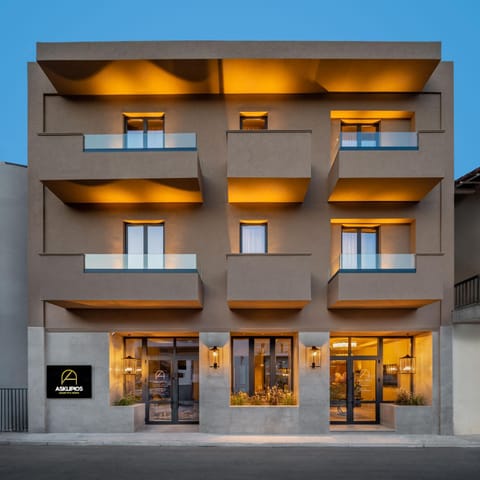 Facade/entrance