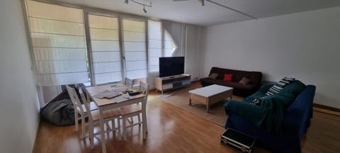 Appartement avec grand salon, barbecue et terrasse proche Paris et Disney Apartment in Noisy-le-Grand