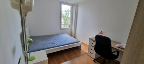 Appartement avec grand salon, barbecue et terrasse proche Paris et Disney Apartment in Noisy-le-Grand