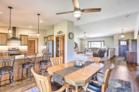 Luxe Spearfish Hideaway Golf, Hike, Explore! House in Spearfish
