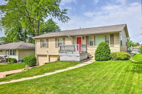 6 Mi to Old Market Home with BBQ-Ready Patio! House in Omaha