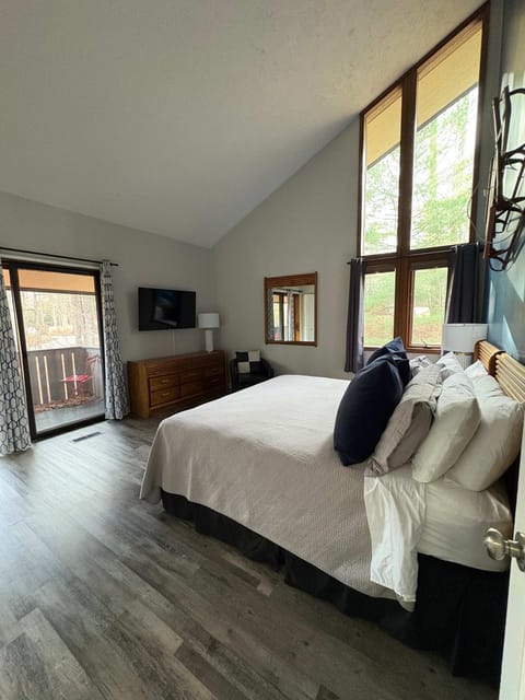 Mountain Villas Condo Retreat for 12 House in Boyne Falls