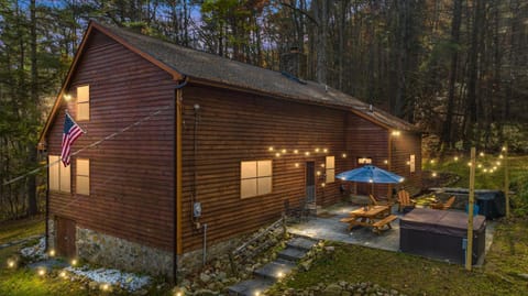 Sleepy Hollow 5BR Cabin - National Park 7 Min, Hot Tub, Fire Pit, Sleeps 12 Cabin in Shenandoah Valley