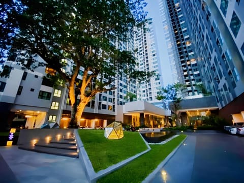 Property building, Swimming pool