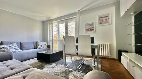 TV and multimedia, Living room, Seating area, Breakfast