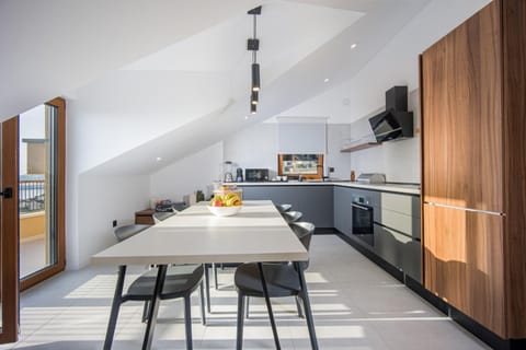 Dining area, kitchen