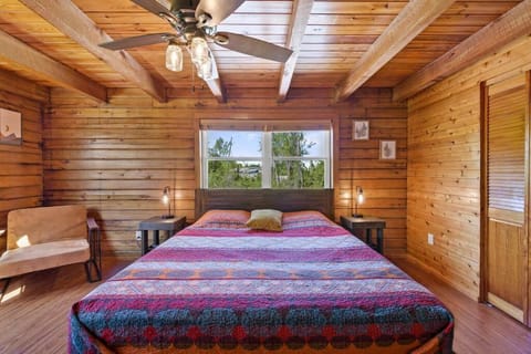 Fun fishing river cabin 23mi to beach with private dock 3BD 2BA Cabin in Bay County