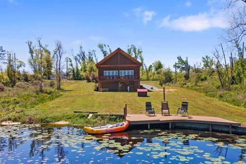 Fun fishing river cabin 23mi to beach with private dock 3BD 2BA Cabin in Bay County