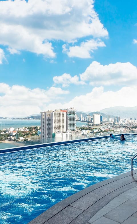 Nearby landmark, Day, Neighbourhood, Natural landscape, City view, Pool view, Sea view, Swimming pool