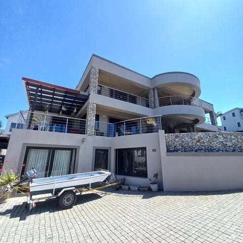 Whale Rock Guesthouse Bed and Breakfast in Plettenberg Bay