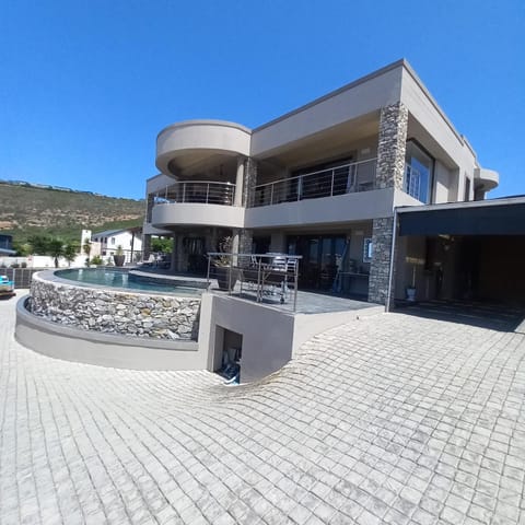 Whale Rock Guesthouse Bed and Breakfast in Plettenberg Bay