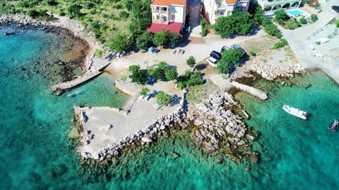 Property building, Natural landscape, Bird's eye view, Beach, Parking, sunbed