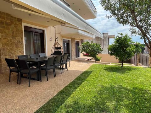 Artline Family Suite House in Halkidiki